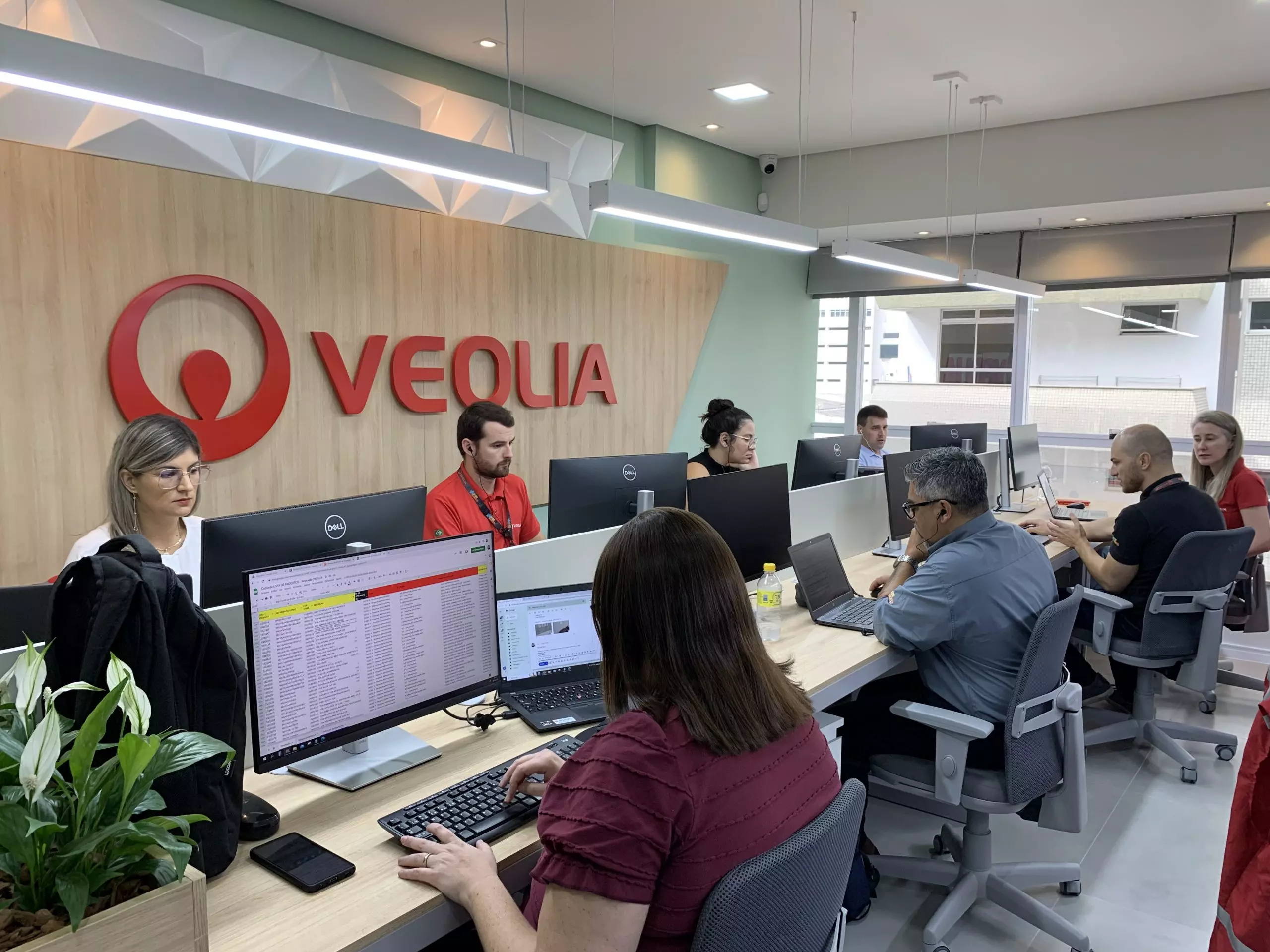 Veolia oferece vagas de estágio para estudantes de Brusque e Biguaçu