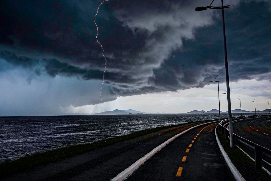 Tempo em SC: calor persiste nos próximos dias e fim de semana pode ter temporais com chuva intensa 