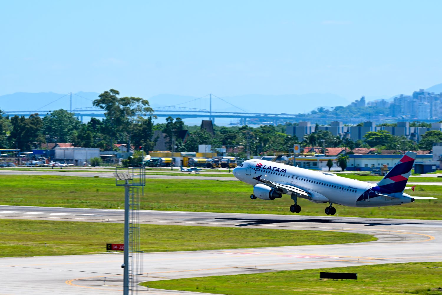 Empresas anunciam voos extras para aeroportos catarinenses para suprir demanda do Rio Grande do Sul