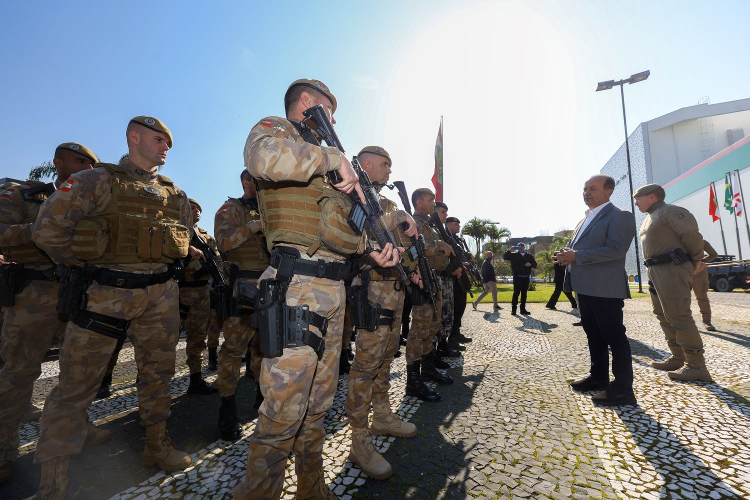 Governador recebe policiais militares que concluíram missão no Rio Grande do Sul