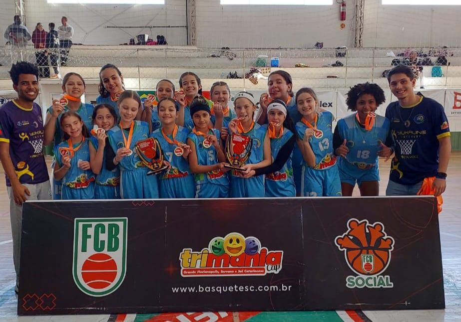 Basquete feminino Sub-12 conquista título regional e avança no Campeonato Estadual