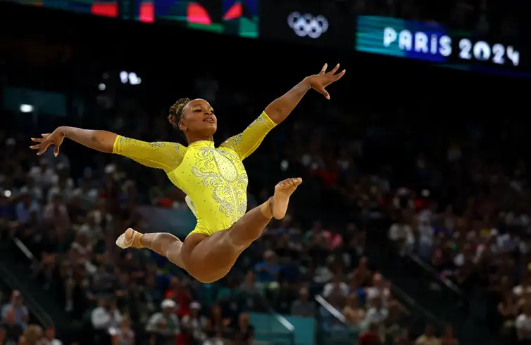 Rebeca Andrade é prata no individual geral na ginástica em Paris