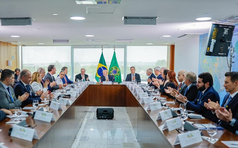 Em reunião com Lula, setor de papel e celulose anuncia R$ 105 bilhões em investimentos até 2028