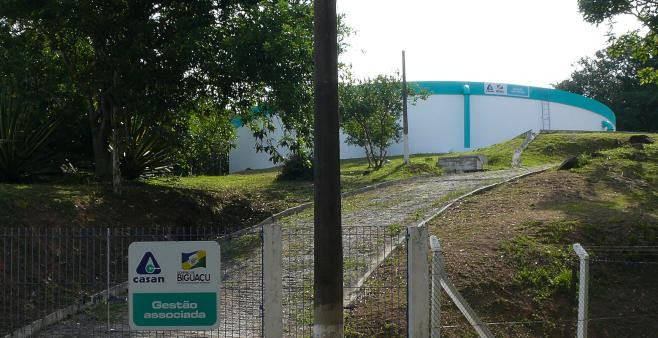 CASAN faz limpeza do principal reservatório de Biguaçu na quarta-feira