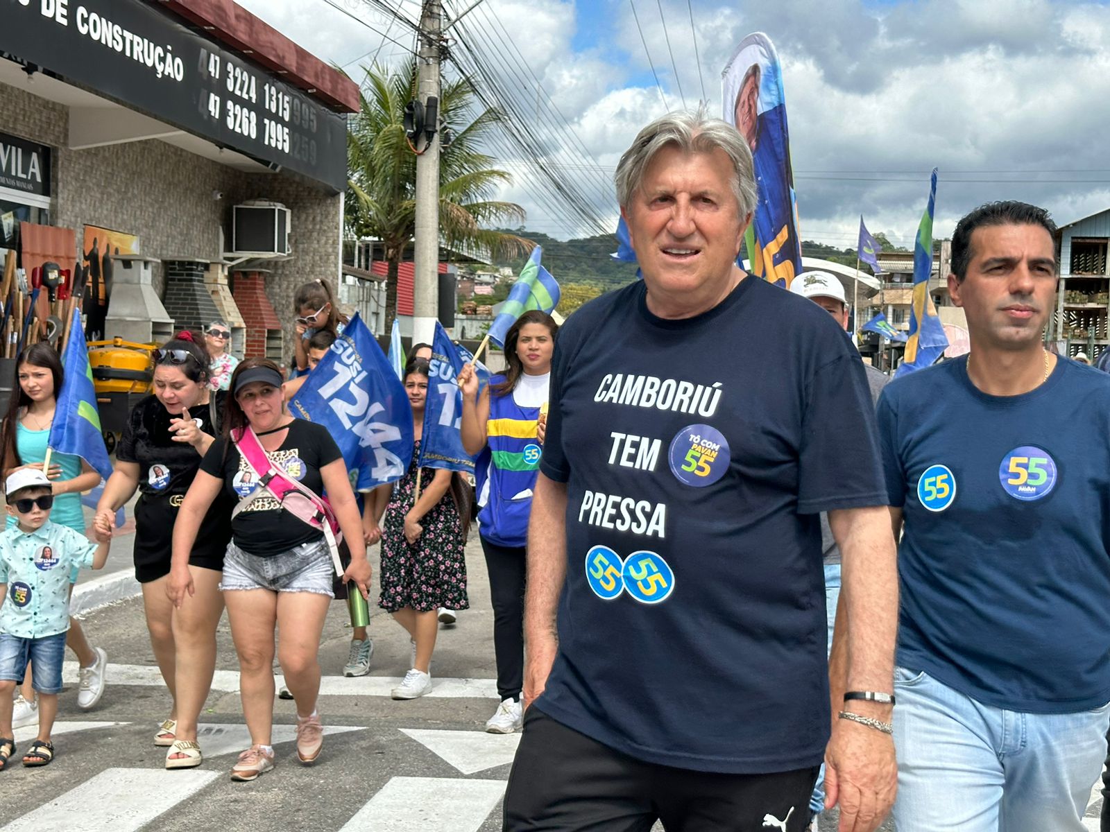 “Pavan” percorre as ruas do ‘Conde Vila Verde e Monte Alegre’ e uma multidão o acompanha