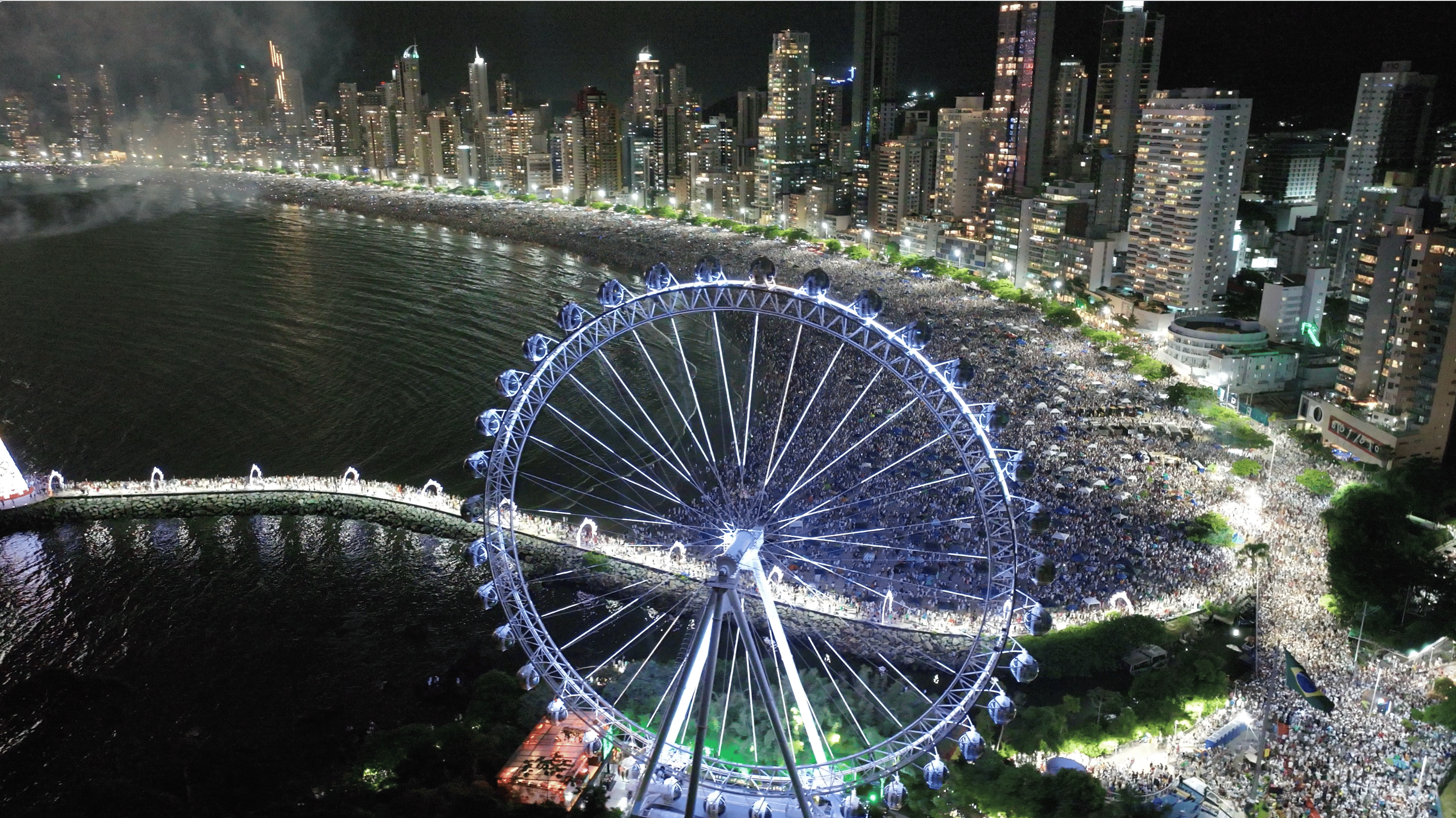 Balneário Camboriú pronta para o “Réveillon 2025”.  Contagem regressivana “FG Big Wheel” e show de fogos