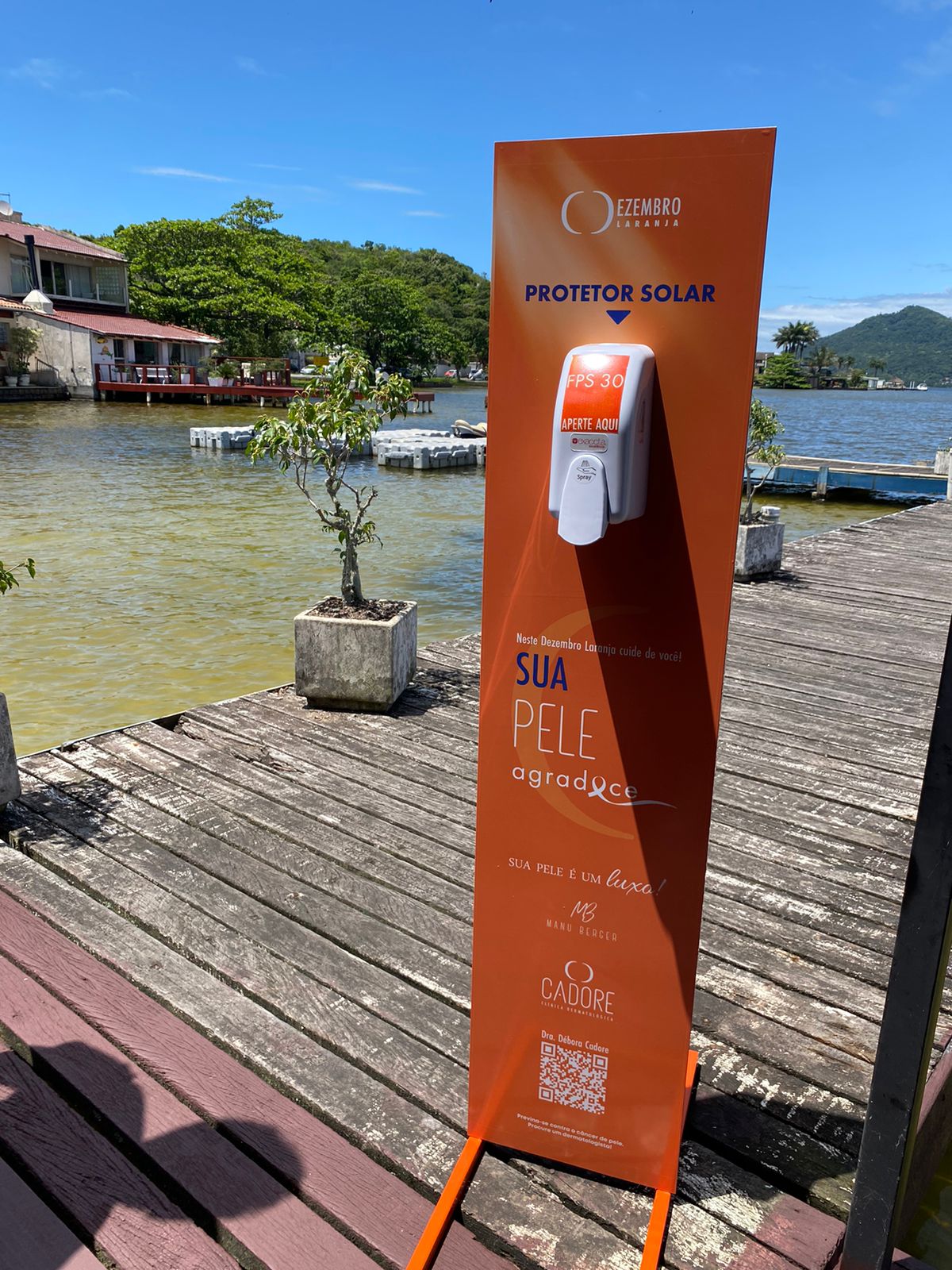 Ação social instala “totens com protetor solar” gratuito. São sete novos pontos em Florianópolis