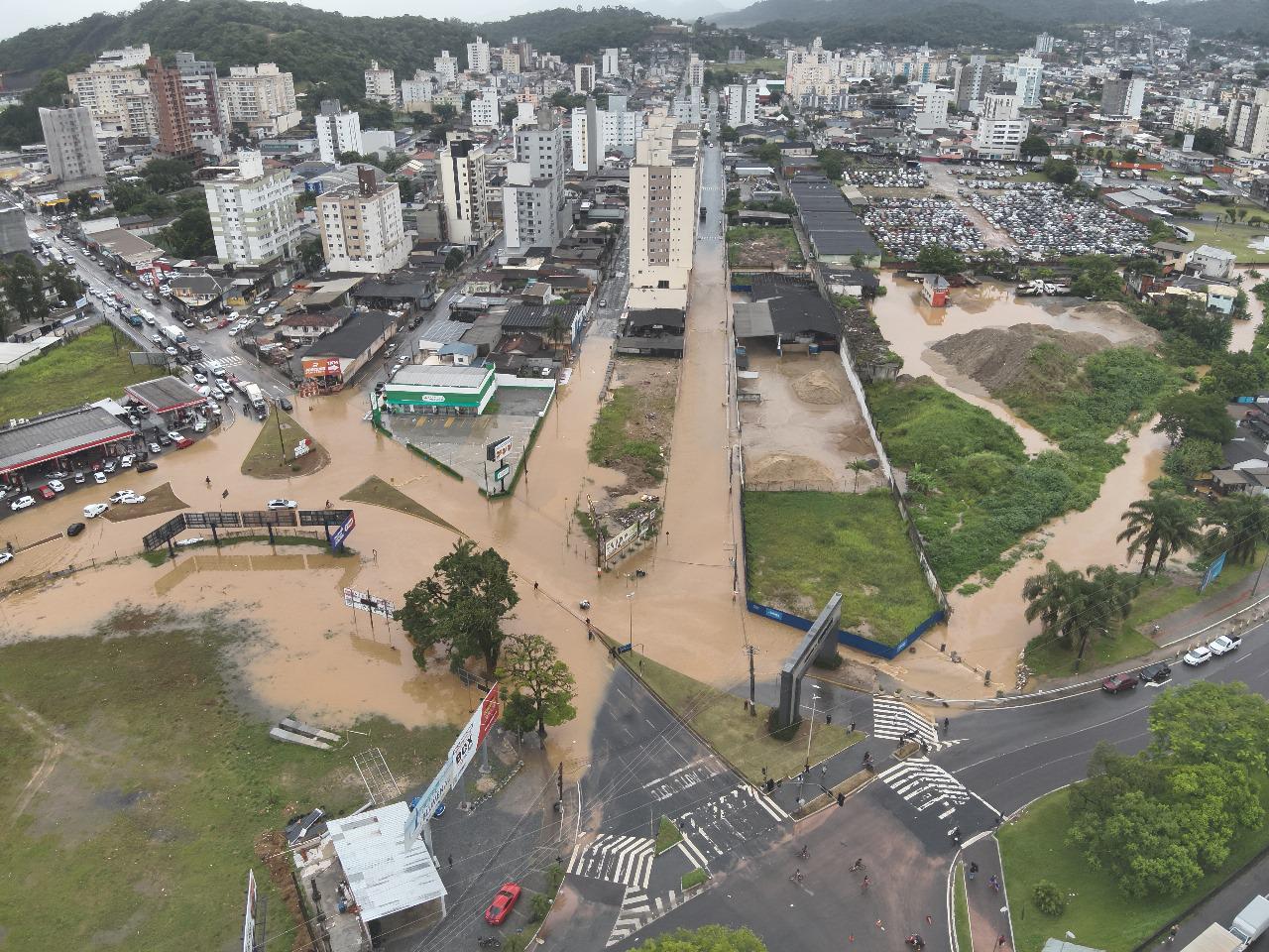 Balneário Camboriú “decreta estado de emergência” devido às chuvas