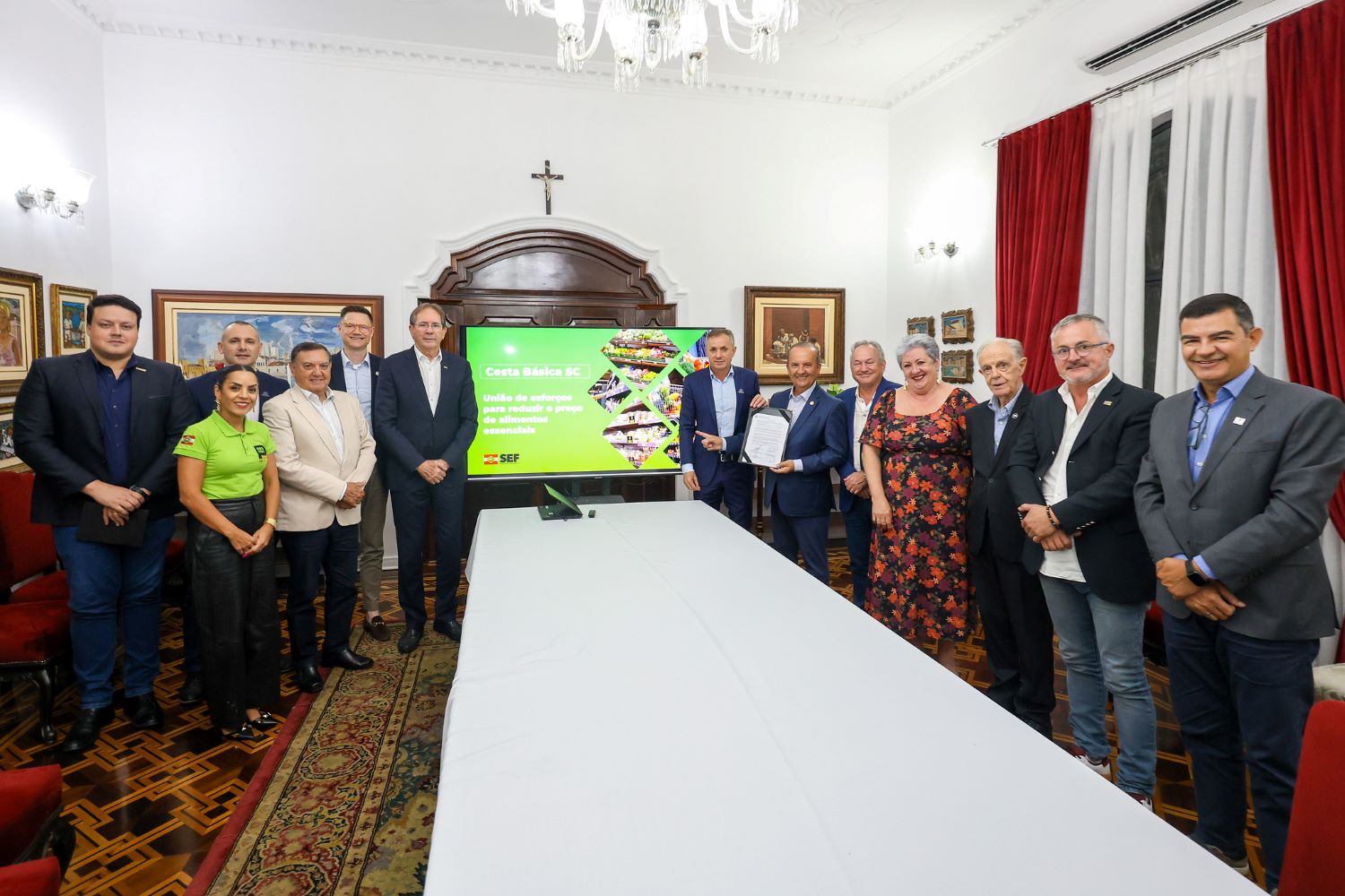 Governador zera imposto de arroz, feijão e farinhas e garante apoio de entidades para que desconto chegue ao consumidor Governador zera imposto de arroz, feijão e farinhas e garante apoio de entidades para que desconto chegue ao consumidor
