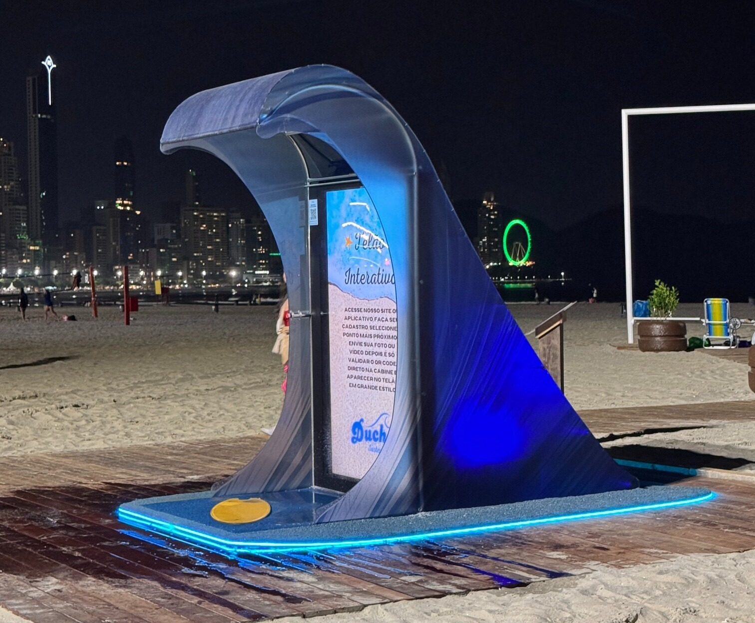 Balneário Camboriú recebe a primeira “ducha ecológica temática” do Brasil Balneário Camboriú recebe a primeira “ducha ecológica temática” do Brasil