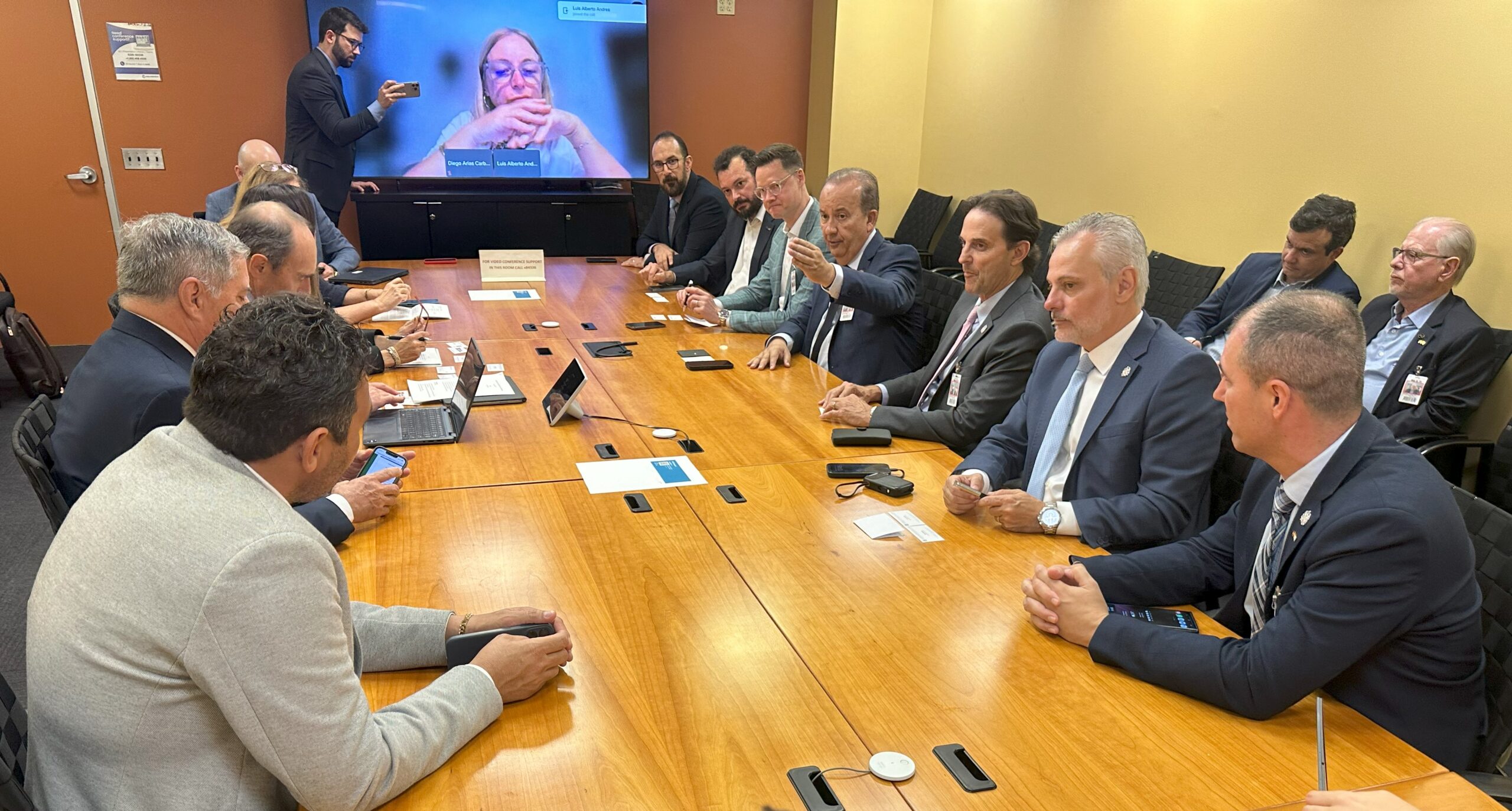 Jorginho Mello assegura mais de “US$ 500 milhões” em projetos com o Banco Mundial em Washington Jorginho Mello assegura mais de “US$ 500 milhões” em projetos com o Banco Mundial em Washington