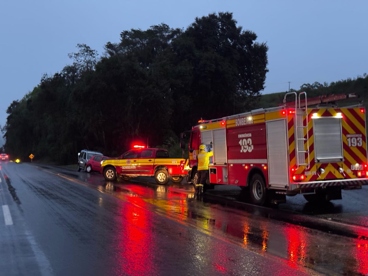 Chuvas causam estragos e mobilizam “Corpo de Bombeiros Militar” em várias regiões de Santa Catarina Chuvas causam estragos e mobilizam “Corpo de Bombeiros Militar” em várias regiões de Santa Catarina