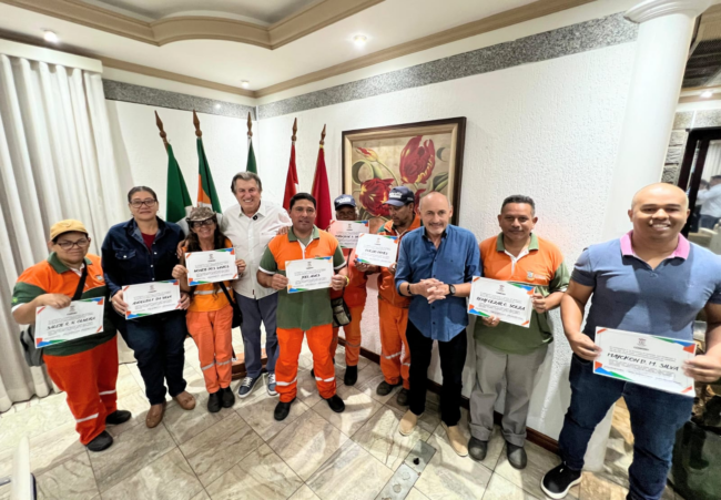 Dia do Gari: Prefeito de Camboriú homenageia garis com café da manhã Dia do Gari: Prefeito de Camboriú homenageia garis com café da manhã
