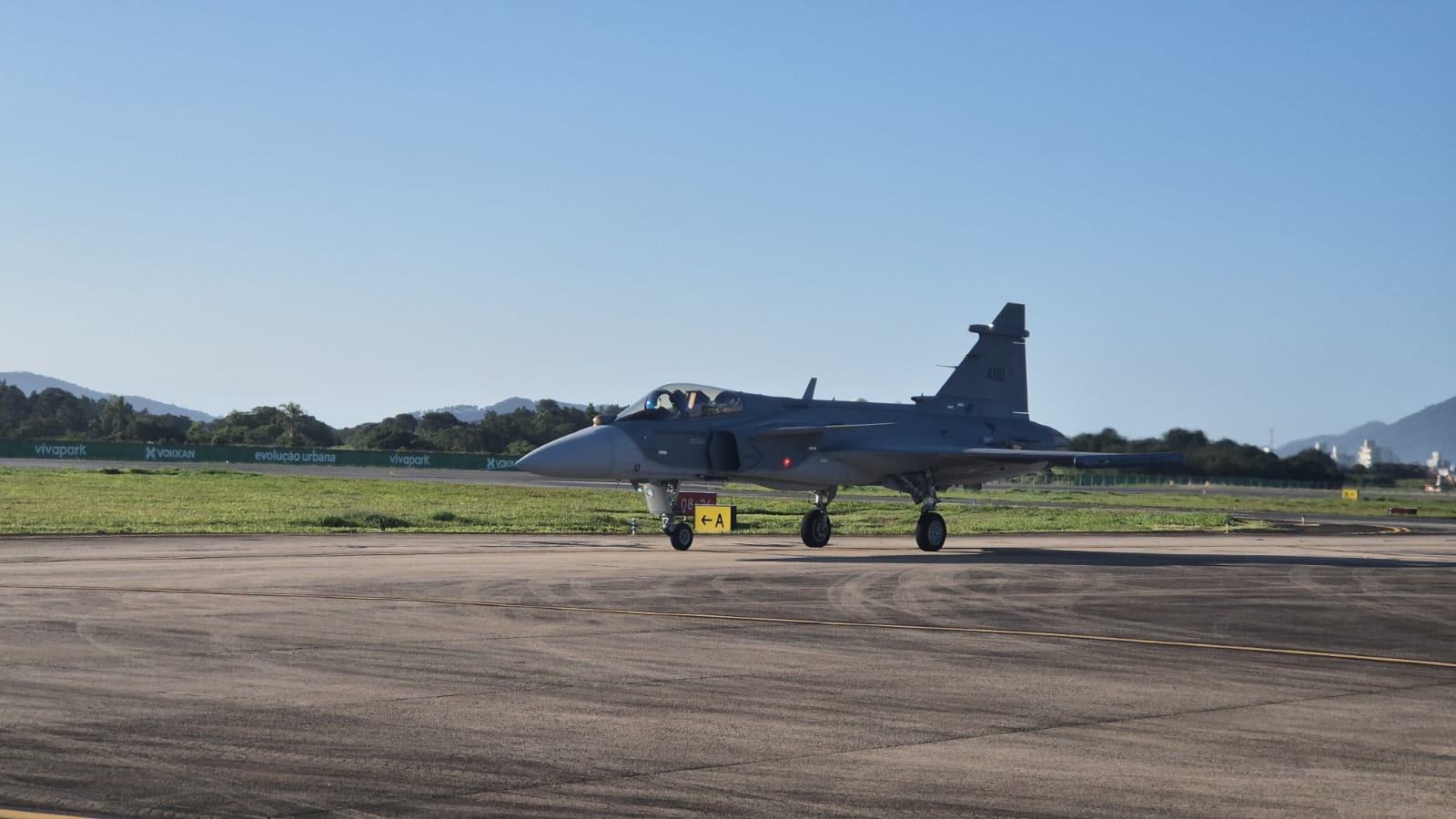 “Décimo Gripen da FAB” decola do Aeroporto de Navegantes rumo à Base Aérea de Anápolis “Décimo Gripen da FAB” decola do Aeroporto de Navegantes rumo à Base Aérea de Anápolis