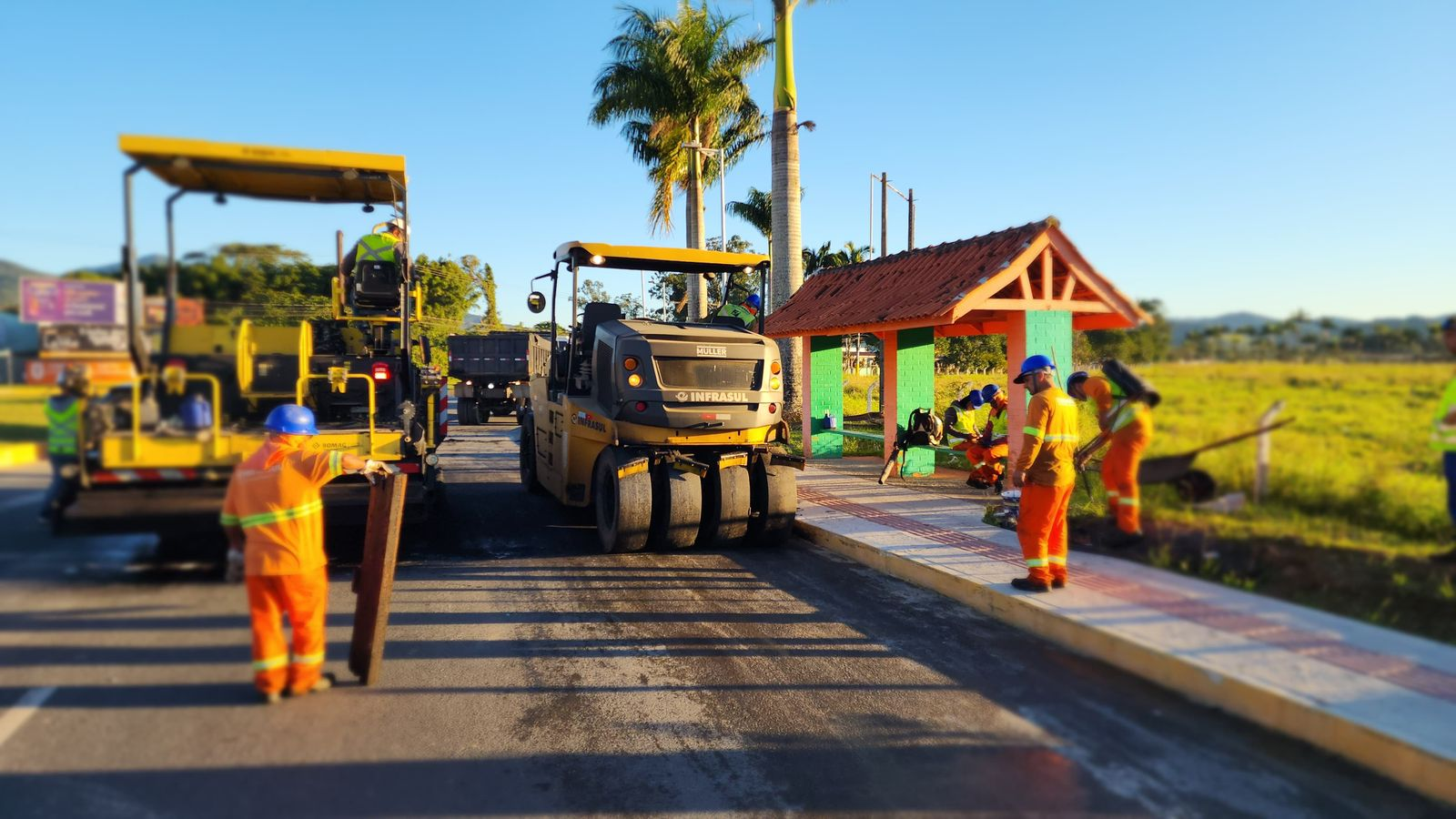 Camboriú inicia implantação de novas faixas de pedestres e lombadas Camboriú inicia implantação de novas faixas de pedestres e lombadas