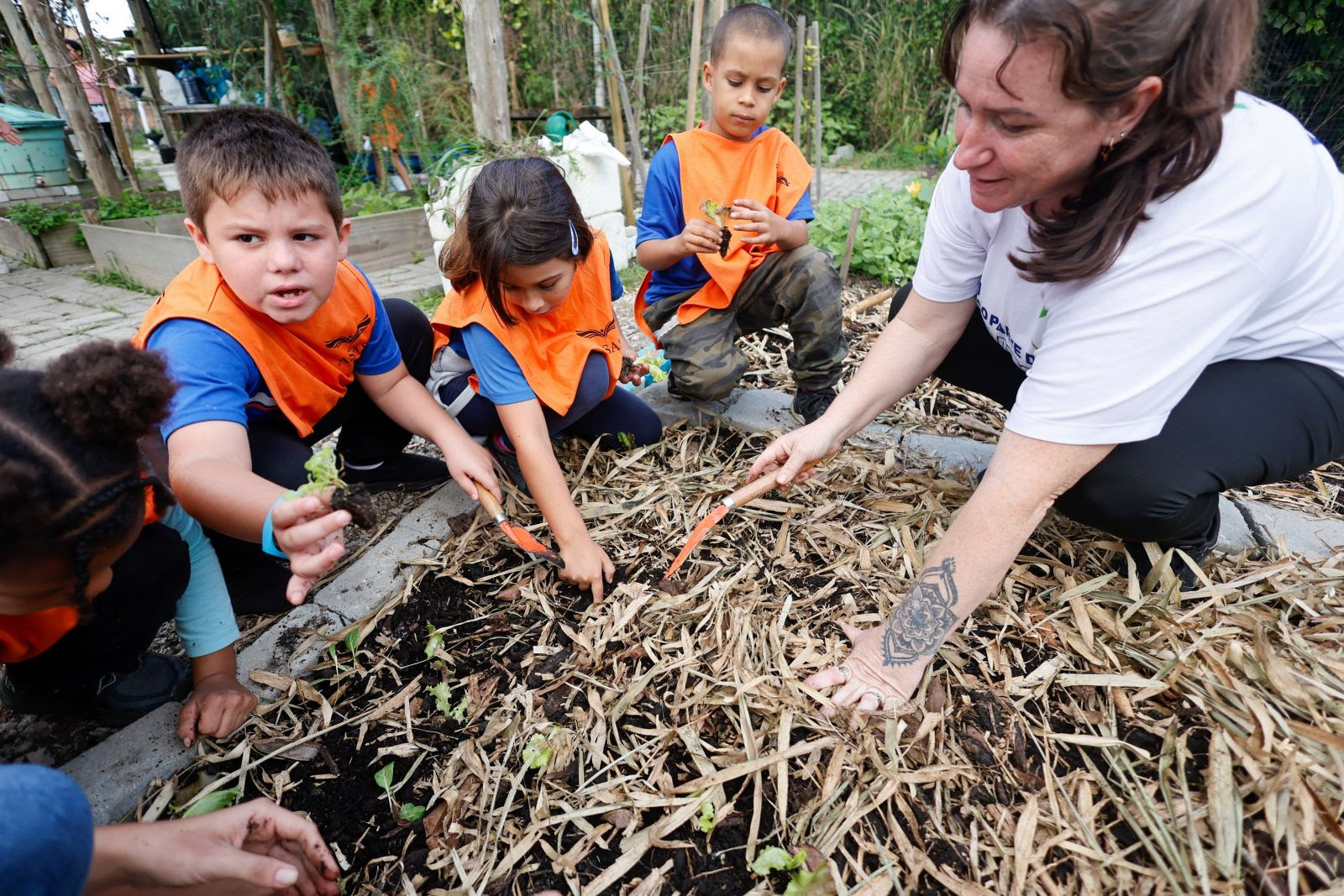 CASAN promove ação ambiental com crianças e adolescentes em Canasvieiras CASAN promove ação ambiental com crianças e adolescentes em Canasvieiras