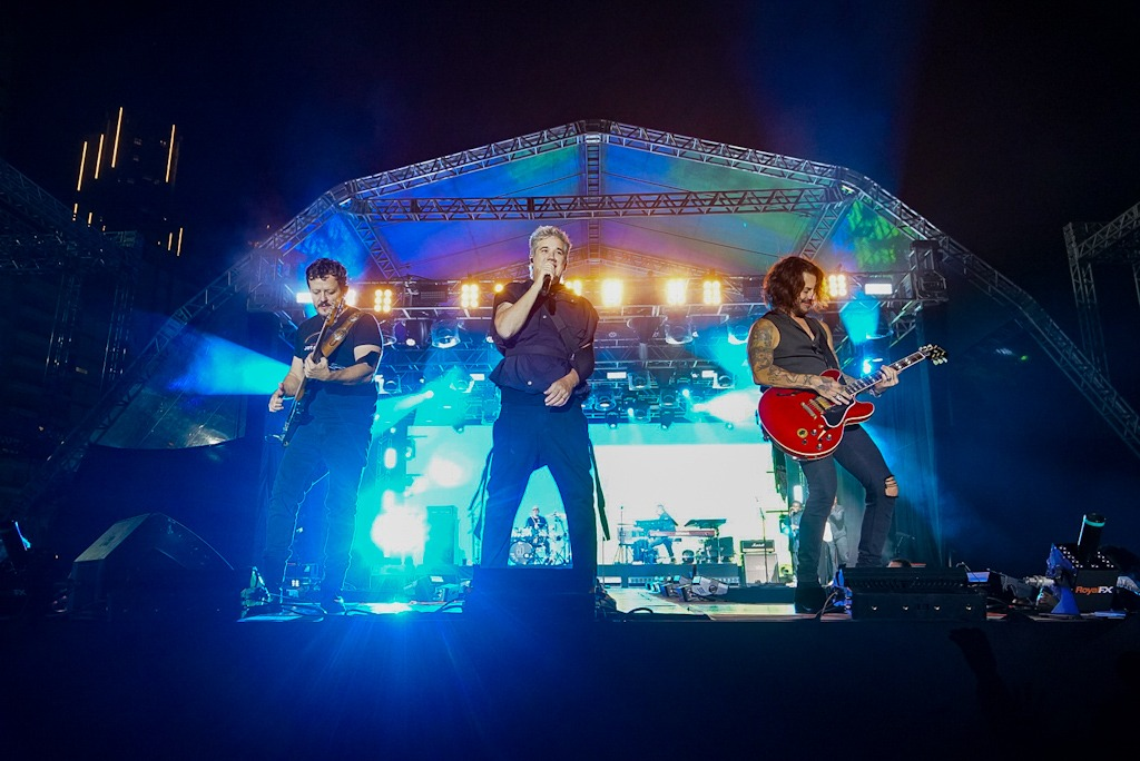 Show do “Jota Quest” agita mais de 100 mil pessoas na Praia Central em Balneário Camboriú Show do “Jota Quest” agita mais de 100 mil pessoas na Praia Central em Balneário Camboriú