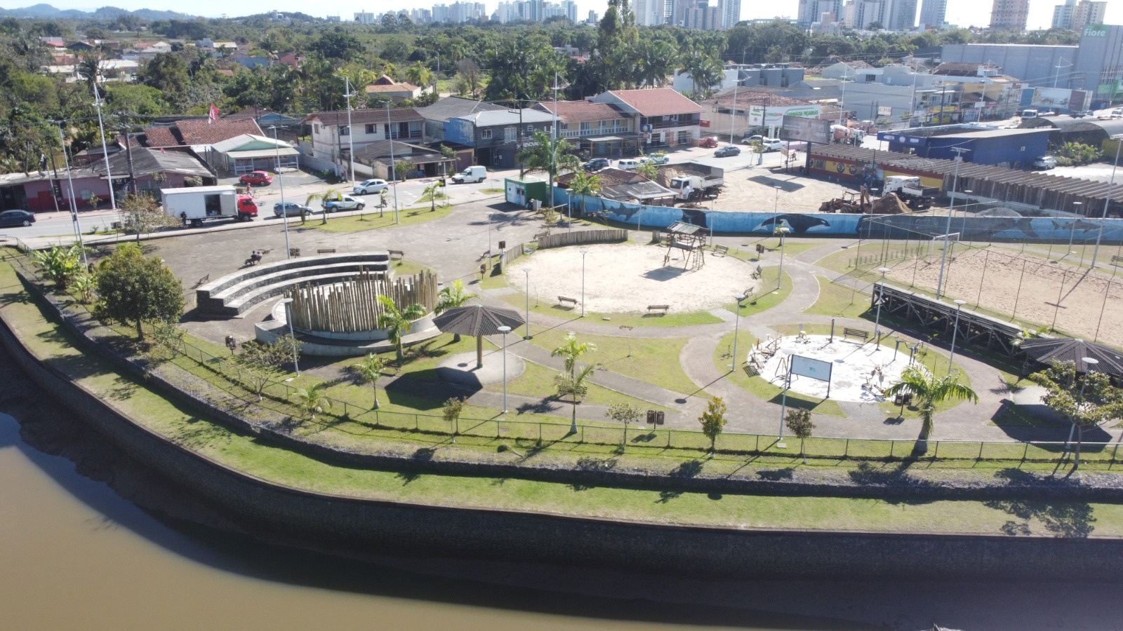 Secretaria de Obras inicia manutenção e revitalização de praças públicas Secretaria de Obras inicia manutenção e revitalização de praças públicas