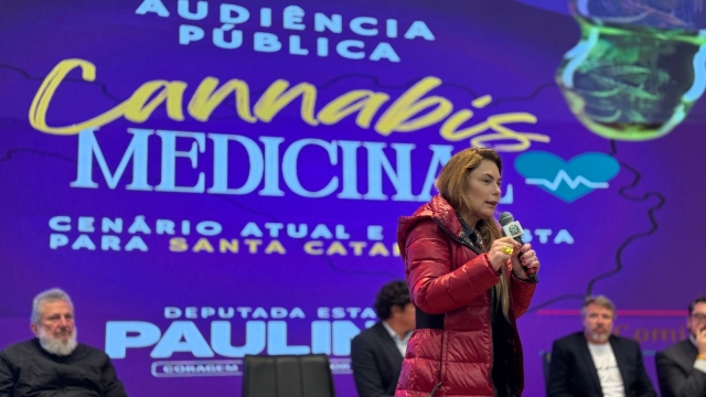 Paulinha lidera debate sobre “cannabis medicinal” em audiência pública histórica na Alesc Paulinha lidera debate sobre “cannabis medicinal” em audiência pública histórica na Alesc
