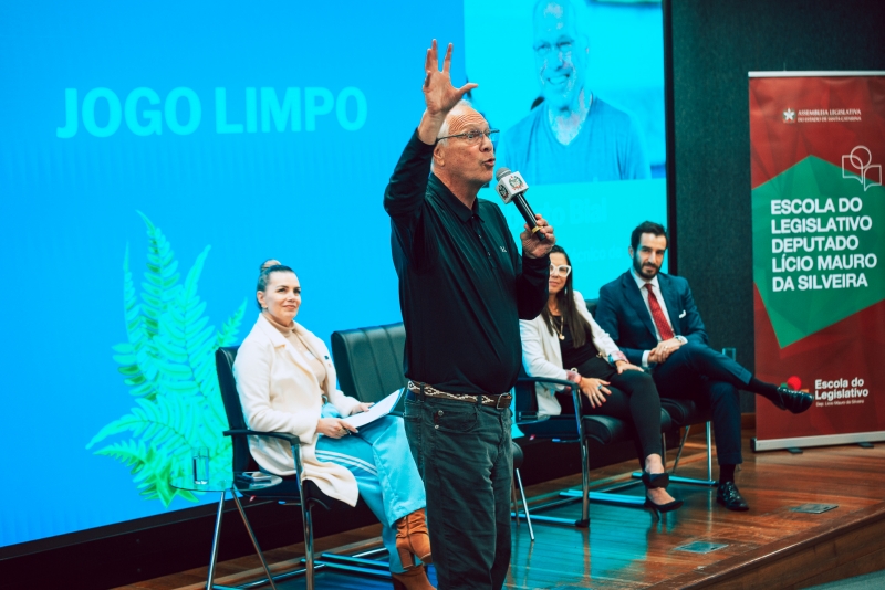 Combate à corrupção é prática que exige atuação no cotidiano Combate à corrupção é prática que exige atuação no cotidiano