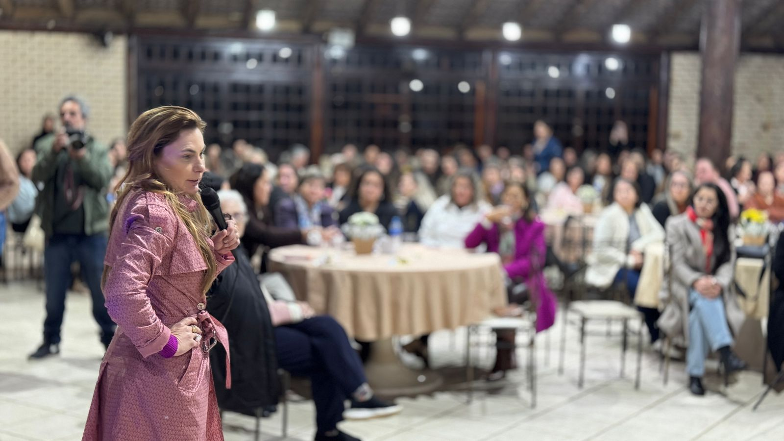 Deputada Paulinha defende protagonismo feminino em encontro da “Associação das Mulheres Políticas do Sul” em Praia Grande Deputada Paulinha defende protagonismo feminino em encontro da “Associação das Mulheres Políticas do Sul” em Praia Grande