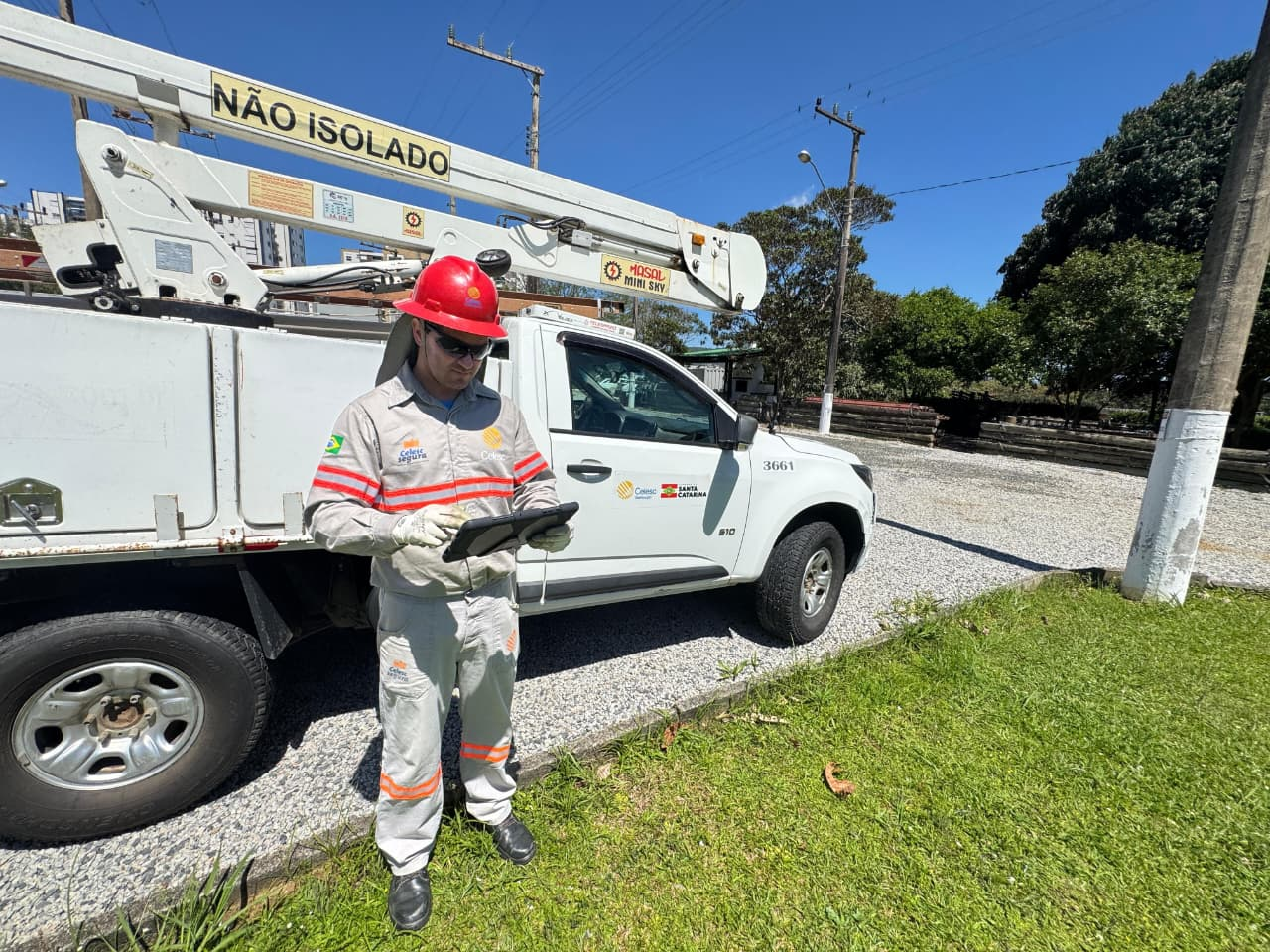 Celesc é uma das primeiras distribuidoras do país a usar Starlink em toda a frota de atendimento emergencial Celesc é uma das primeiras distribuidoras do país a usar Starlink em toda a frota de atendimento emergencial