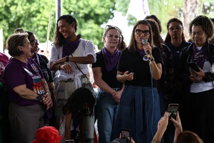 Em Brasília, mulheres denunciam feminicídios e a omissão do Estado Em Brasília, mulheres denunciam feminicídios e a omissão do Estado