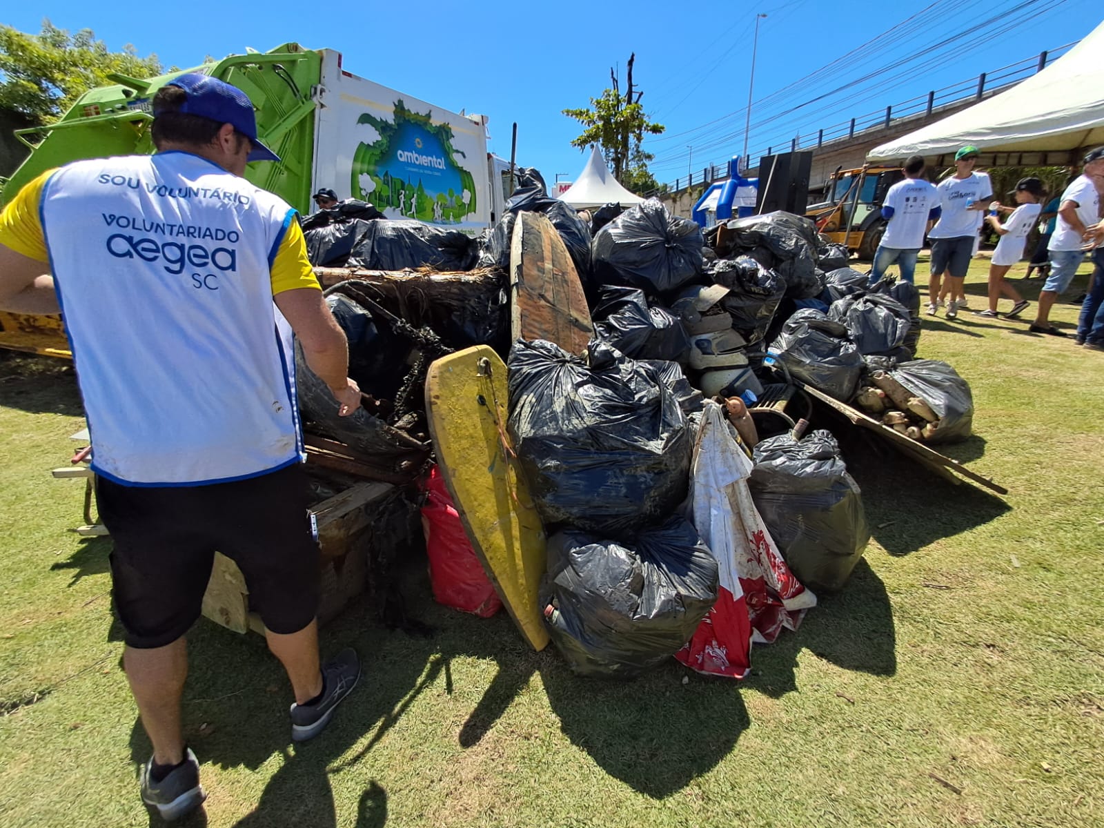 Águas de Camboriú mobiliza voluntários para limpeza do rio no Dia Mundial da Água Águas de Camboriú mobiliza voluntários para limpeza do rio no Dia Mundial da Água