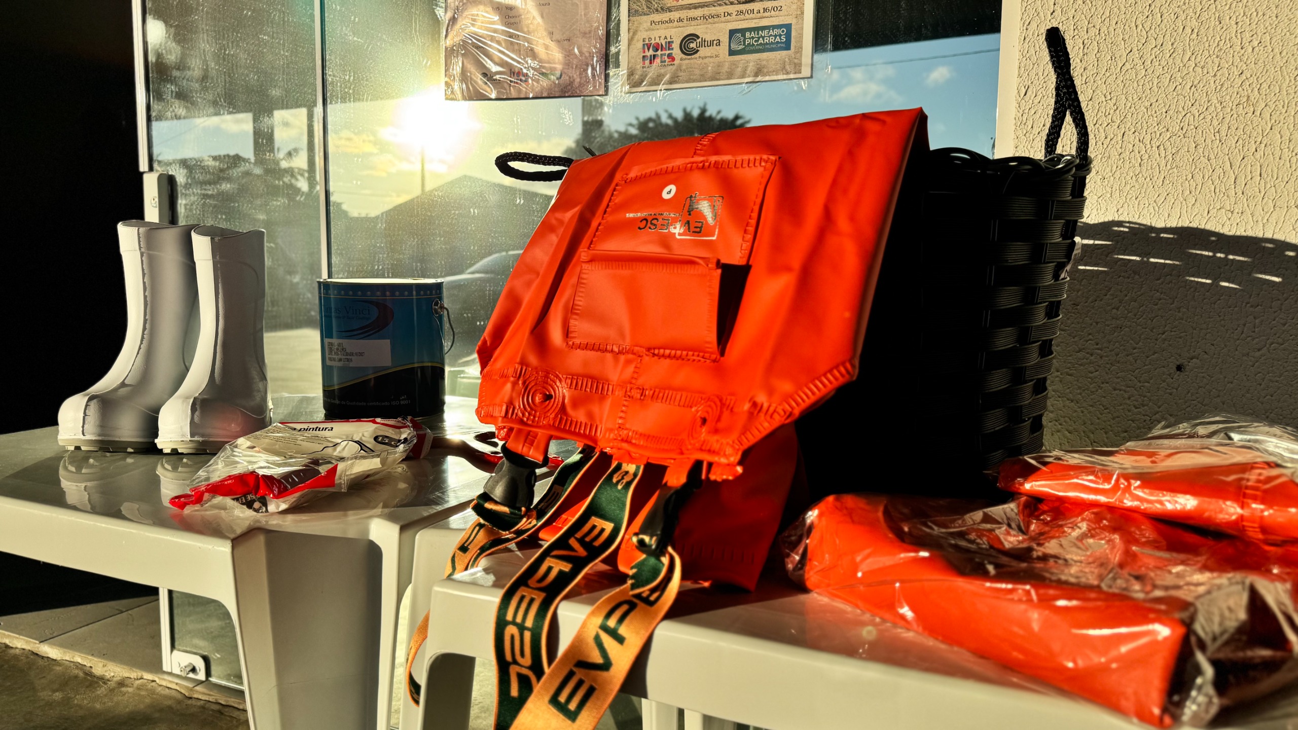 Balneário Piçarras Fortalece Pesca Artesanal com Entrega de Kits e Novo Trator