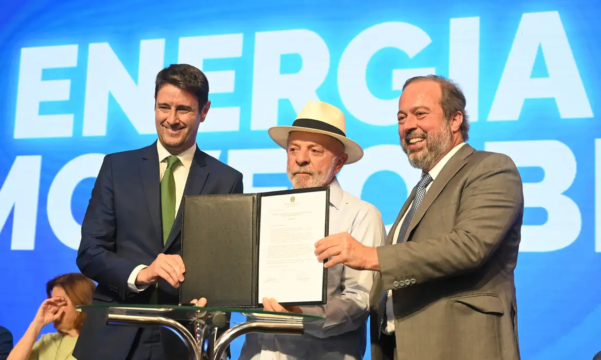 Modernização Energética: Governo Renova Contratos em 13 Estados com Investimento de R$ 130 Bilhões