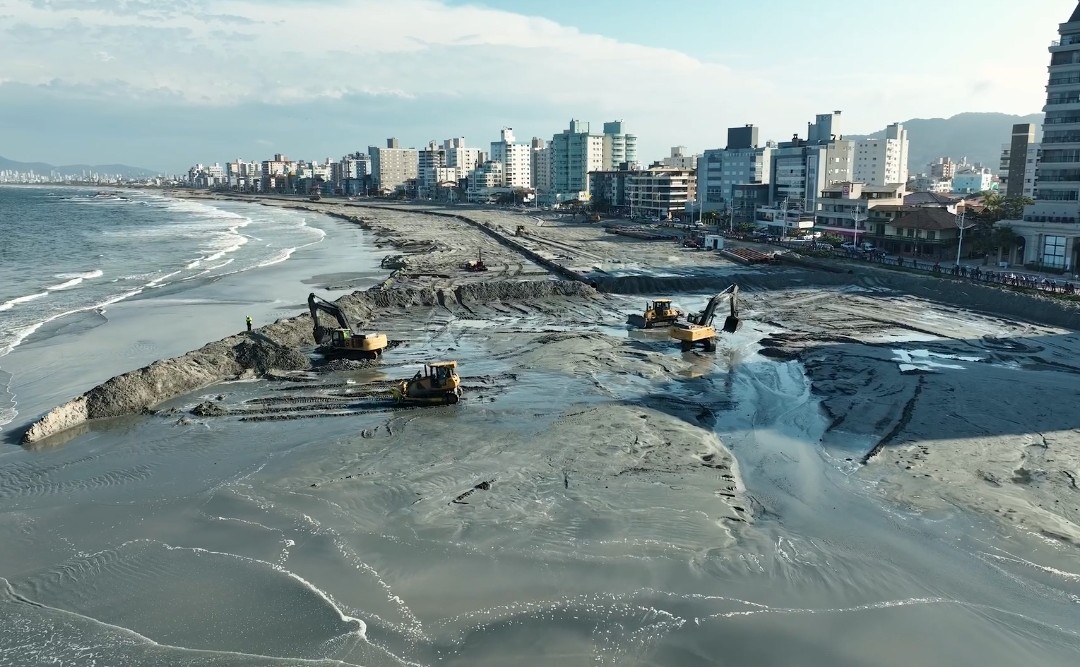 Alargamento da Praia do Gravatá: 9º dia de avanço nas obras em Navegantes