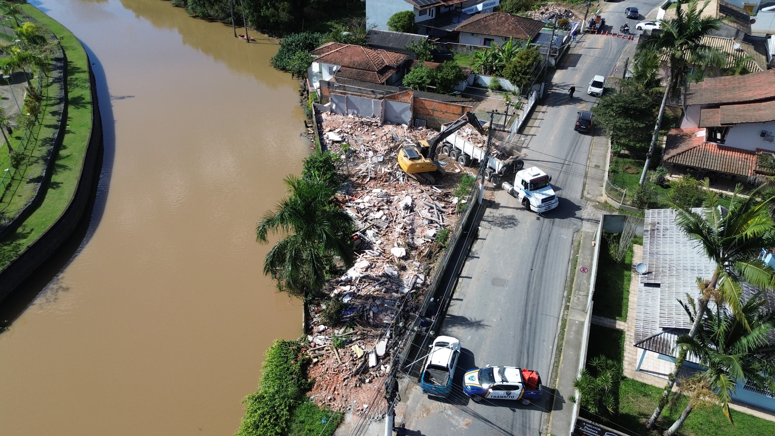 Secretaria de Obras de Balneário Piçarras intensifica serviços de limpeza e manutenção urbana